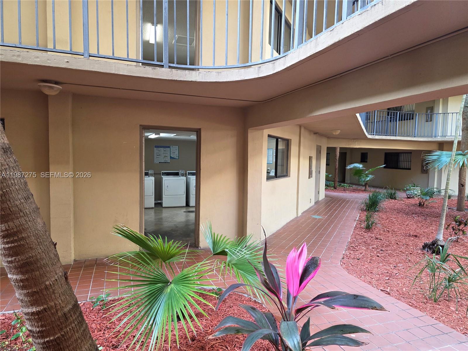 8615 NW 8th St #319 Miami, FL 33126