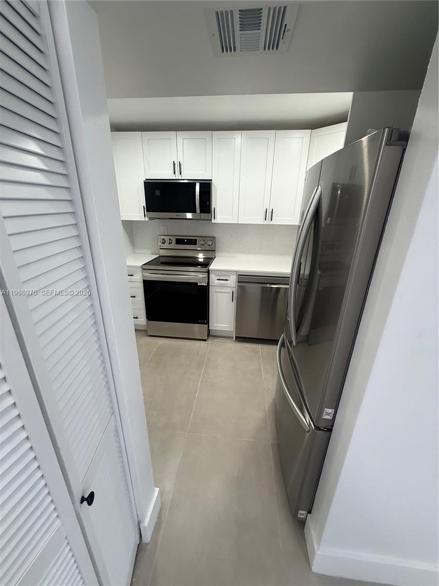 6937 Bay Dr Miami Beach, FL 33141