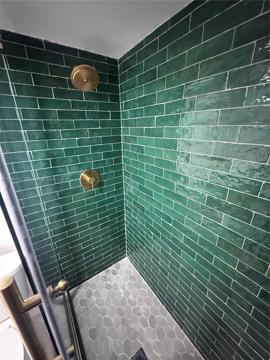 6937 Bay Dr Miami Beach, FL 33141