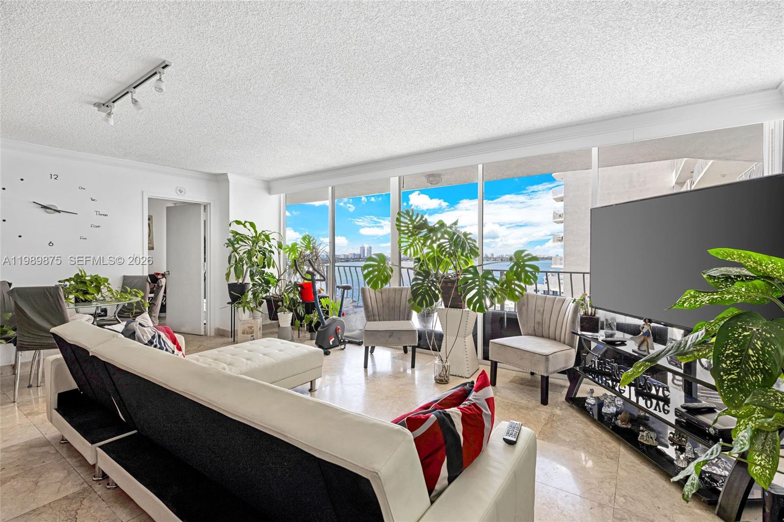 7601 E Treasure Dr #1924 North Bay Village, FL 33141