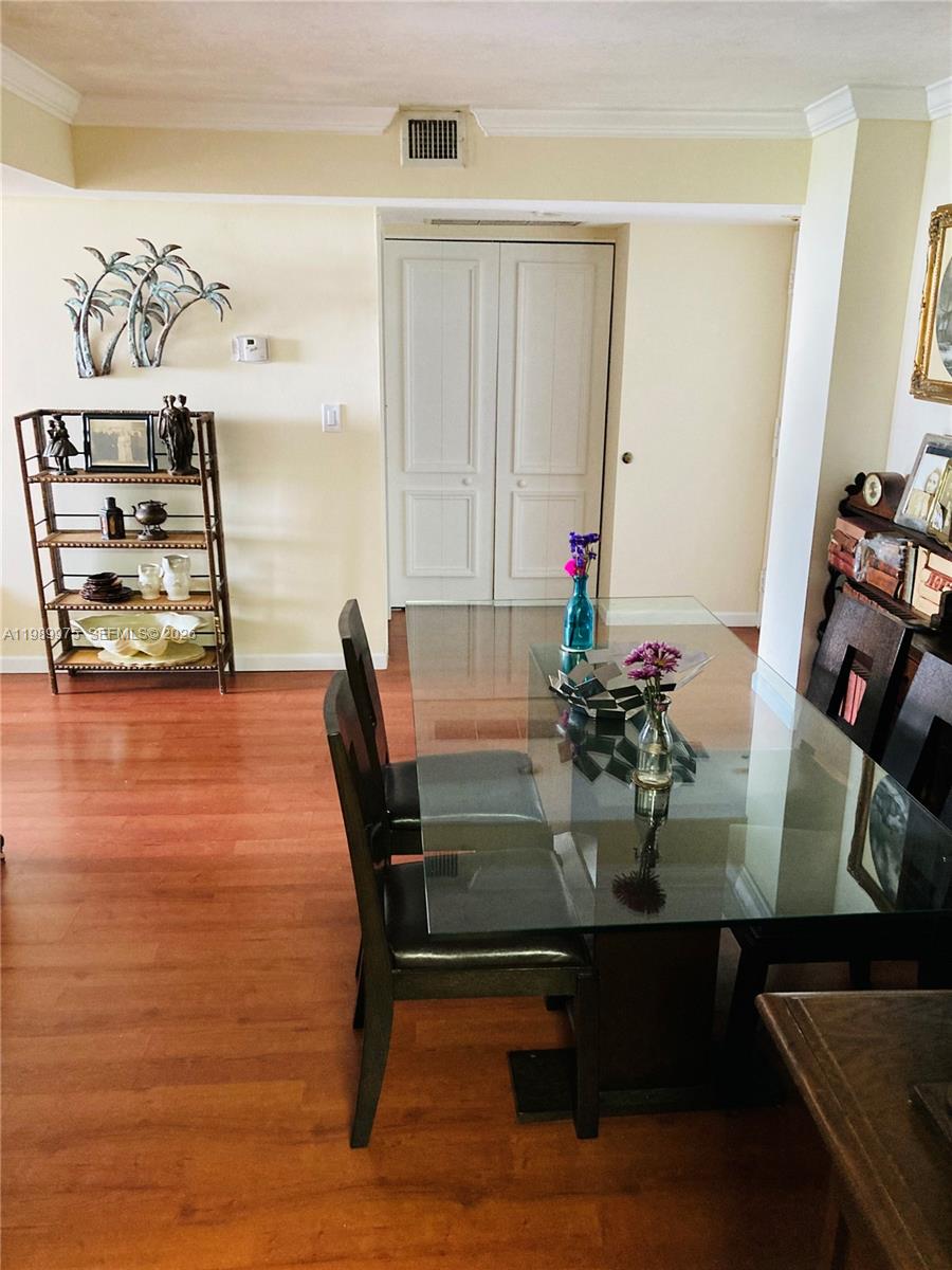 image Brickell Bay Club13