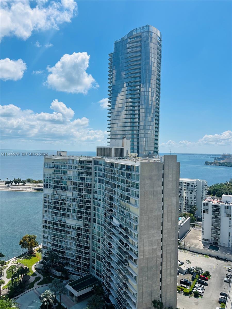 image Brickell Bay Club30