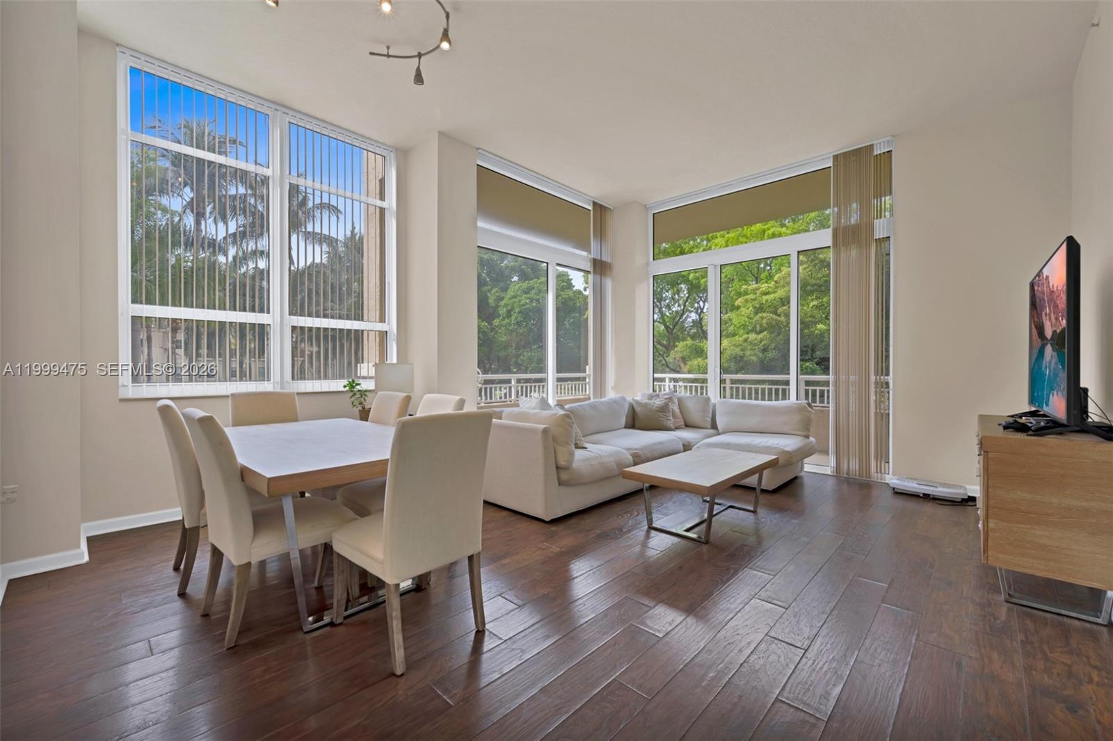 19501 W Country Clb Dr #208