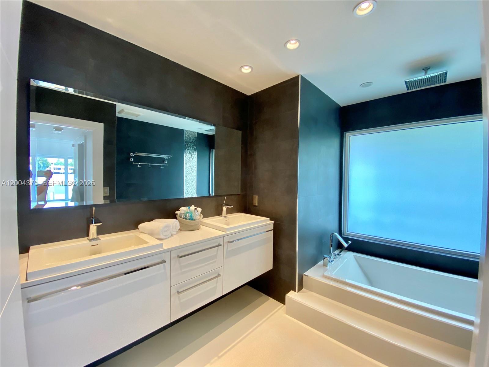 265 N Shore Dr Miami Beach, FL 33141