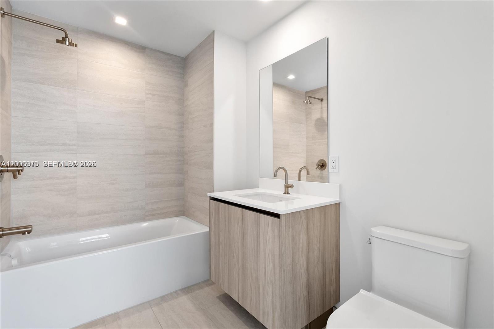 77 SE 5th St #4106 Miami, FL 33131