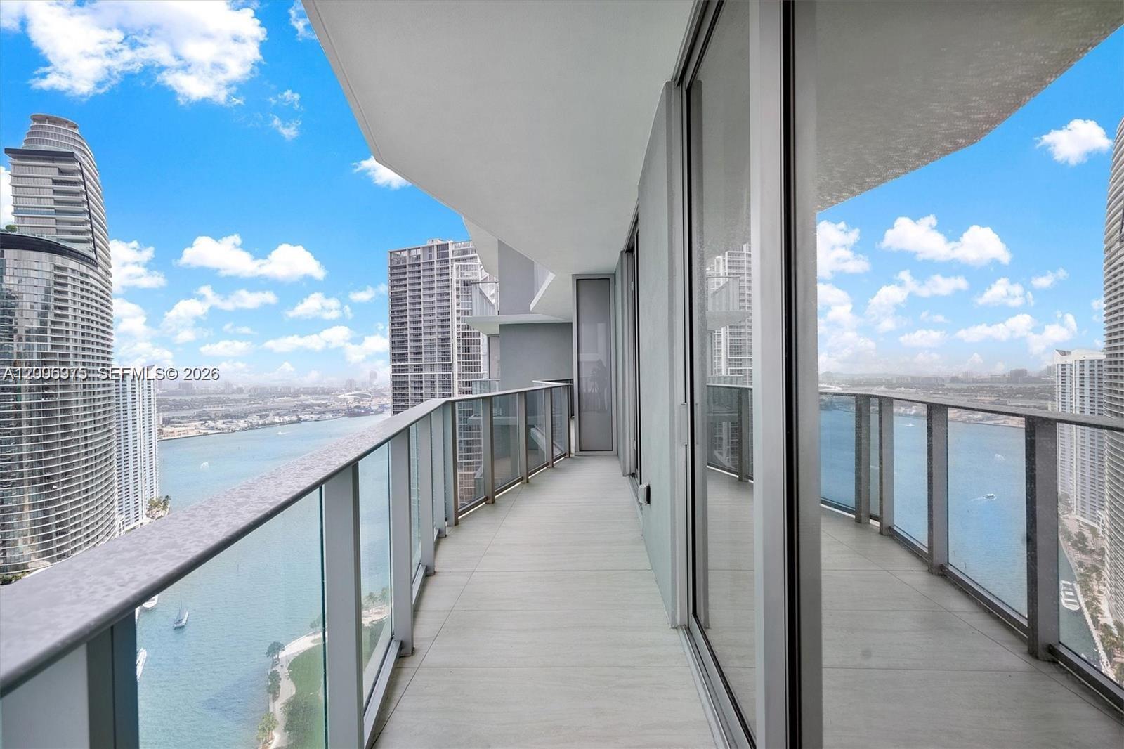 77 SE 5th St #4106 Miami, FL 33131