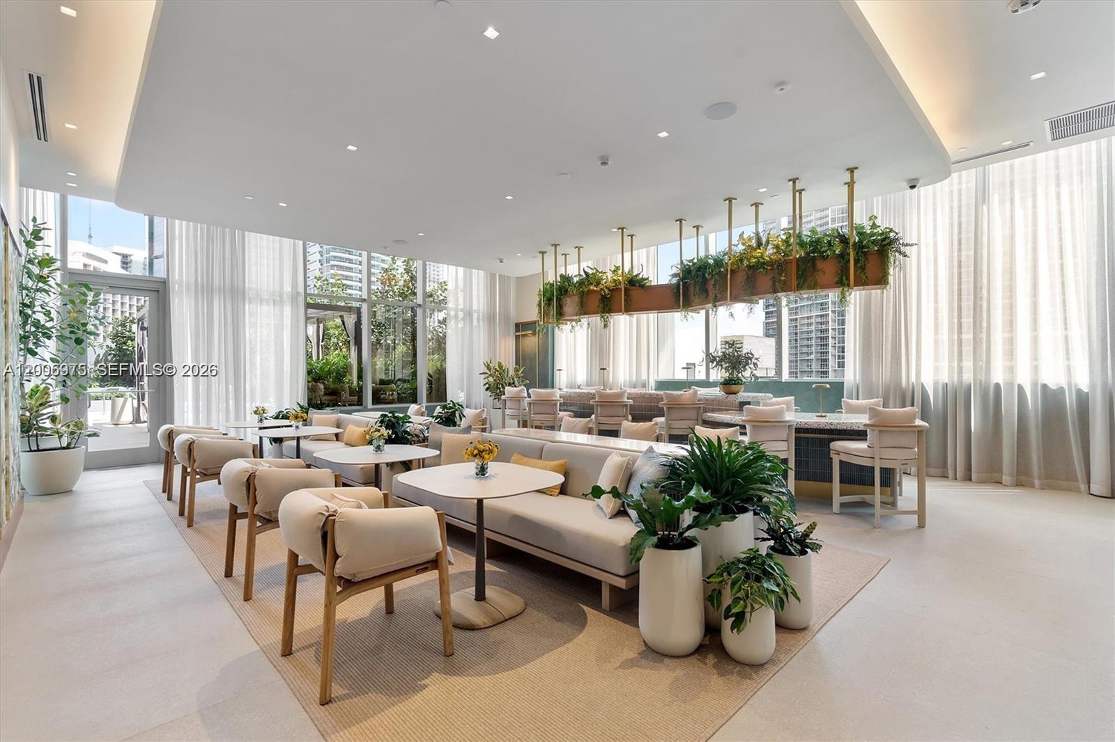 77 SE 5th St #4106 Miami, FL 33131