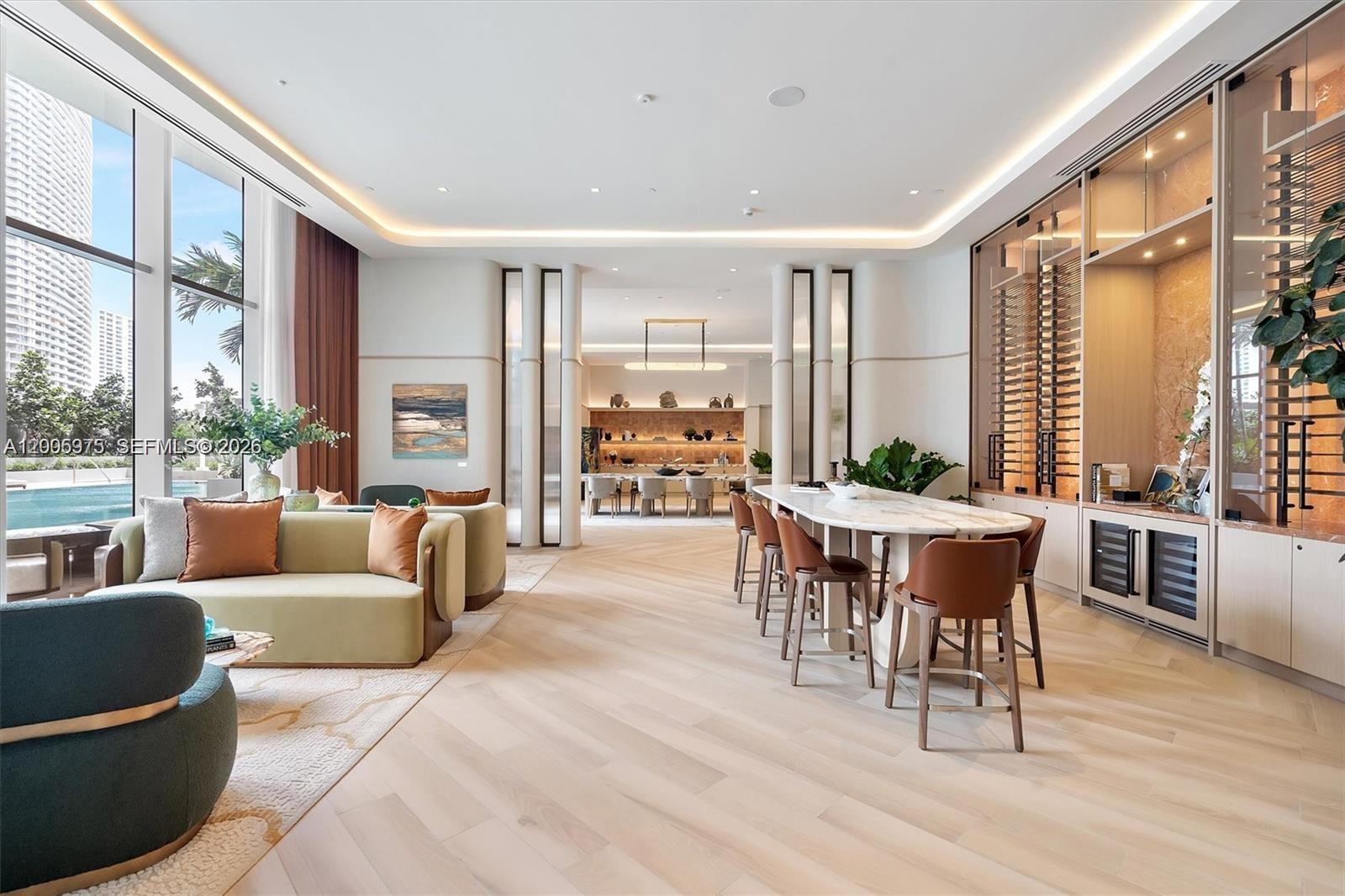 77 SE 5th St #4106 Miami, FL 33131