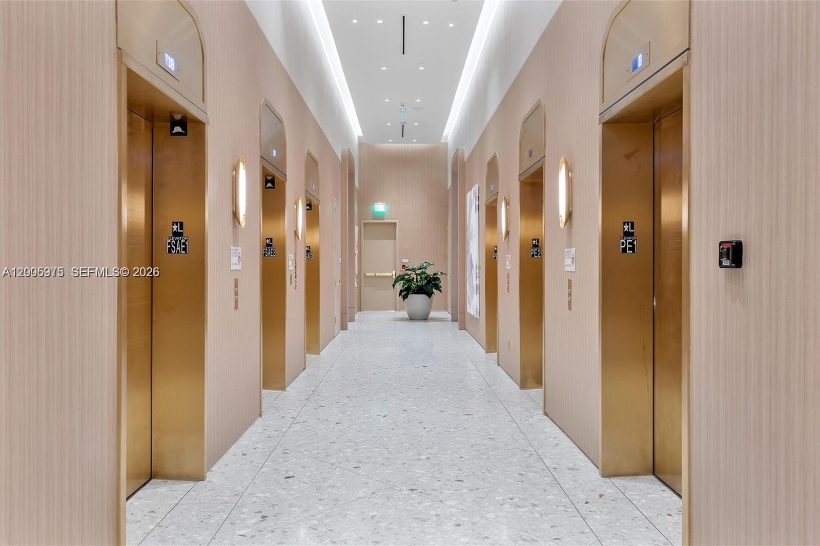 77 SE 5th St #4106 Miami, FL 33131