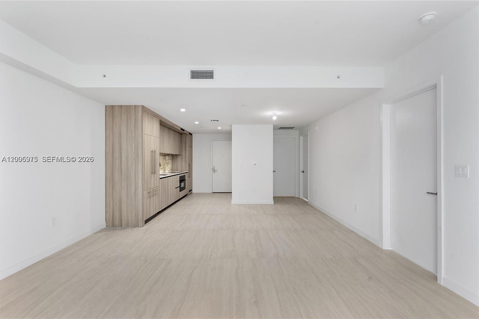 77 SE 5th St #4106 Miami, FL 33131