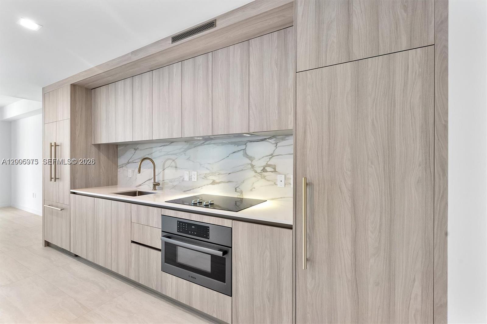 77 SE 5th St #4106 Miami, FL 33131