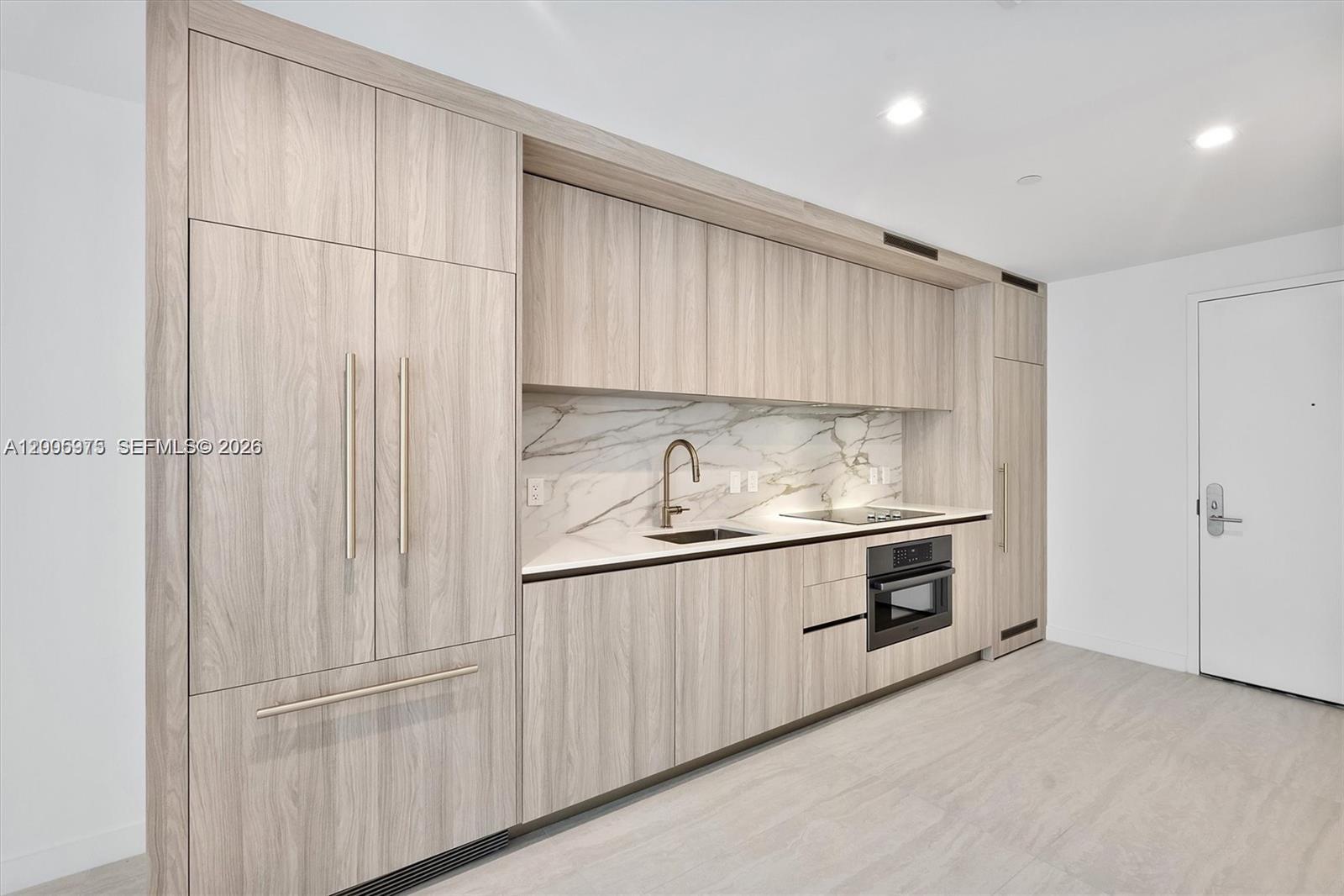 77 SE 5th St #4106 Miami, FL 33131