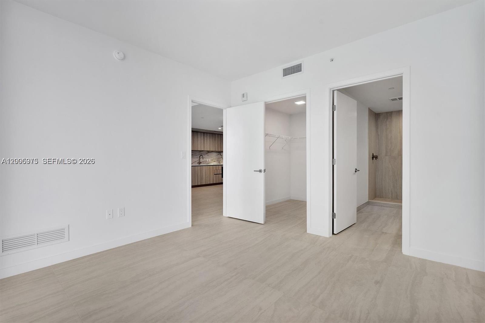 77 SE 5th St #4106 Miami, FL 33131