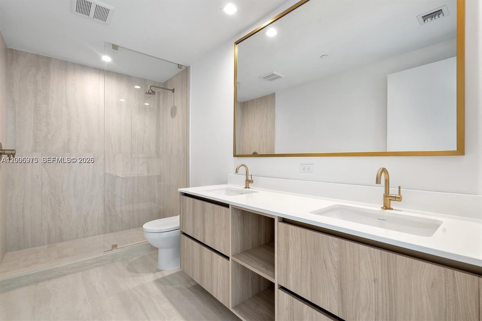 77 SE 5th St #4106 Miami, FL 33131