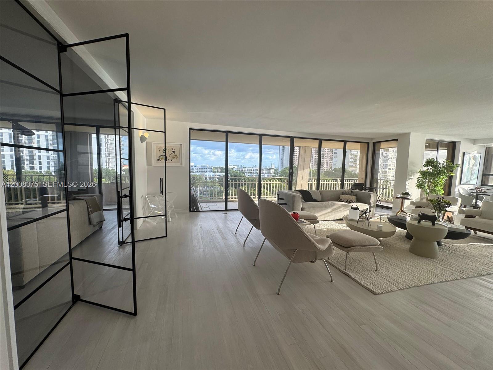 11113 Biscayne #558