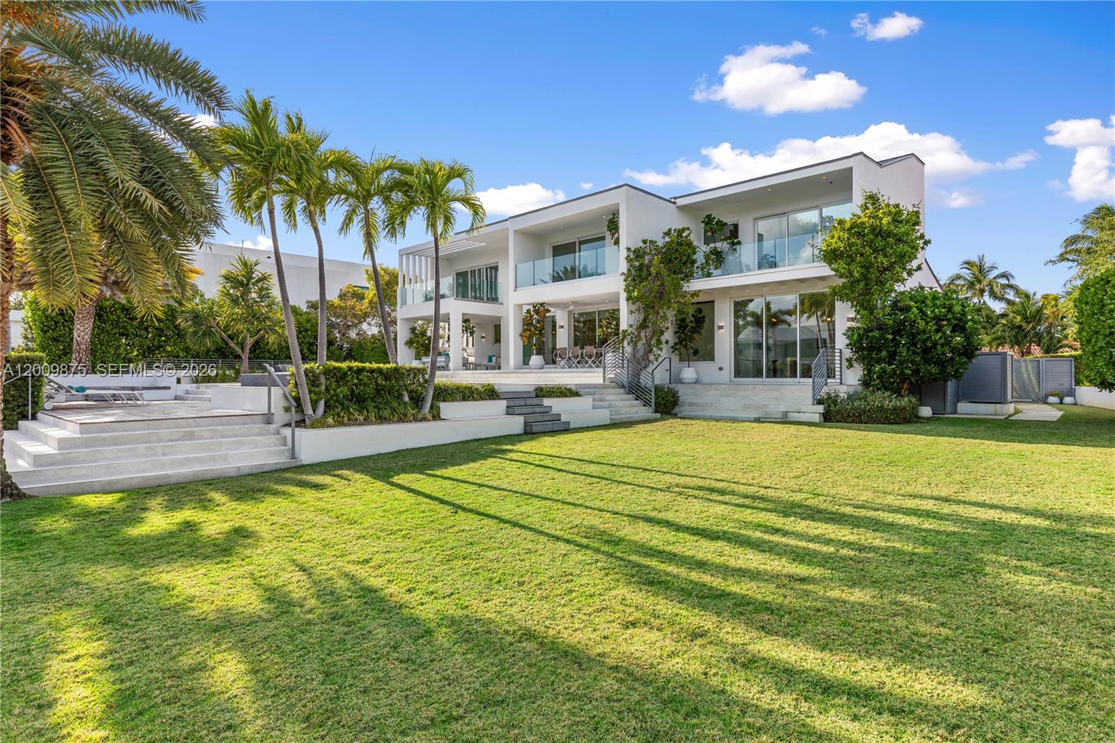 120 Knollwood Dr Key Biscayne, FL 33149
