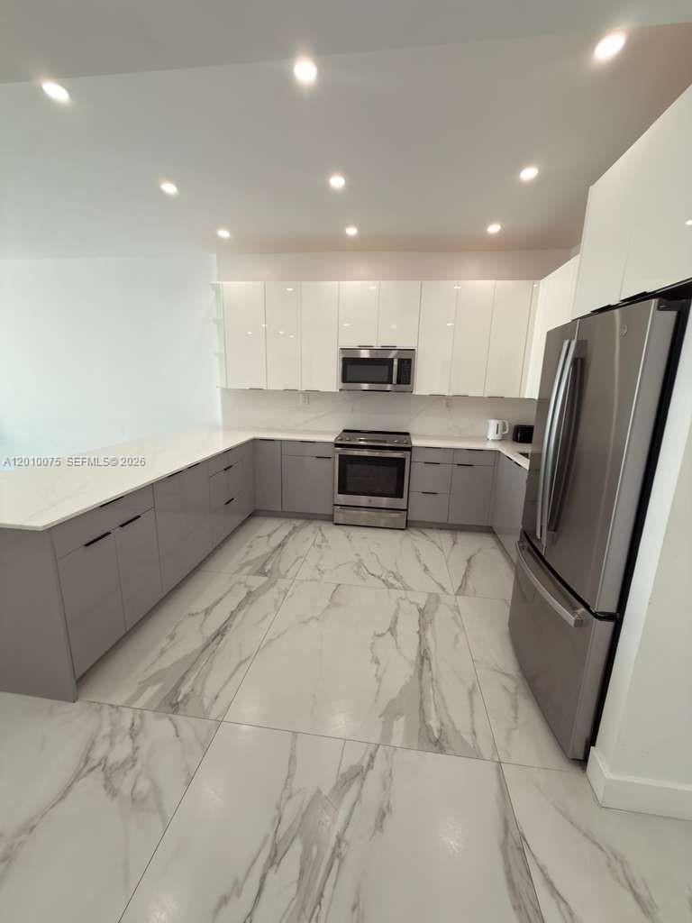 19370 Collins Ave #PH-3 Sunny Isles Beach, FL 33160