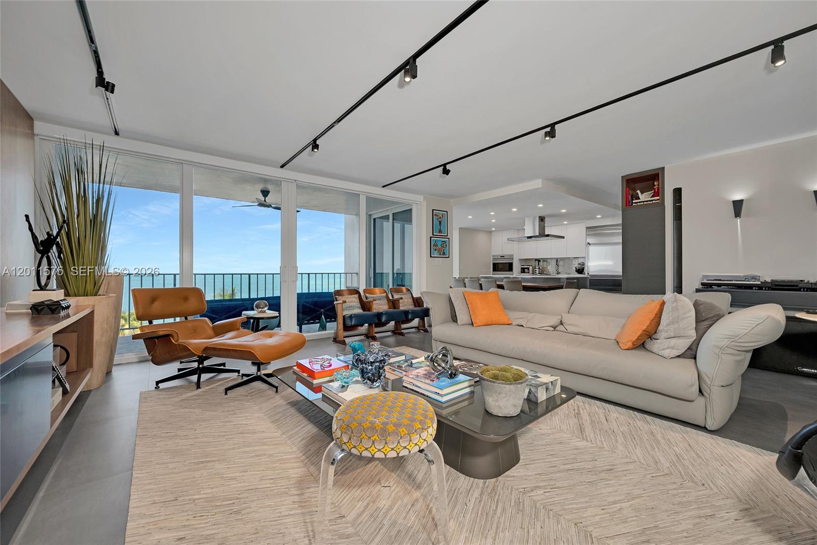 881 Ocean Dr #7D