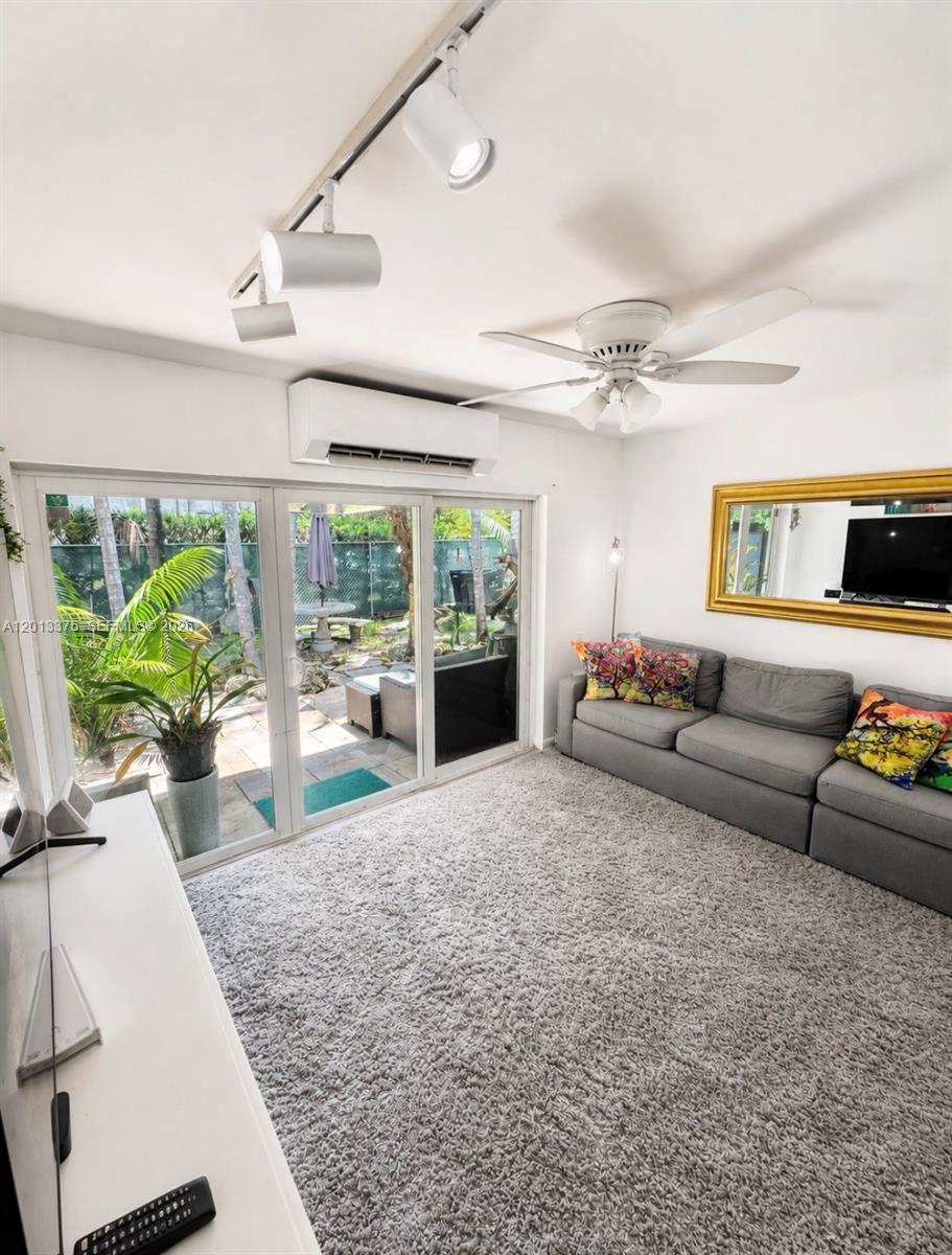 6834 SW 78th Ter South Miami, FL 33143