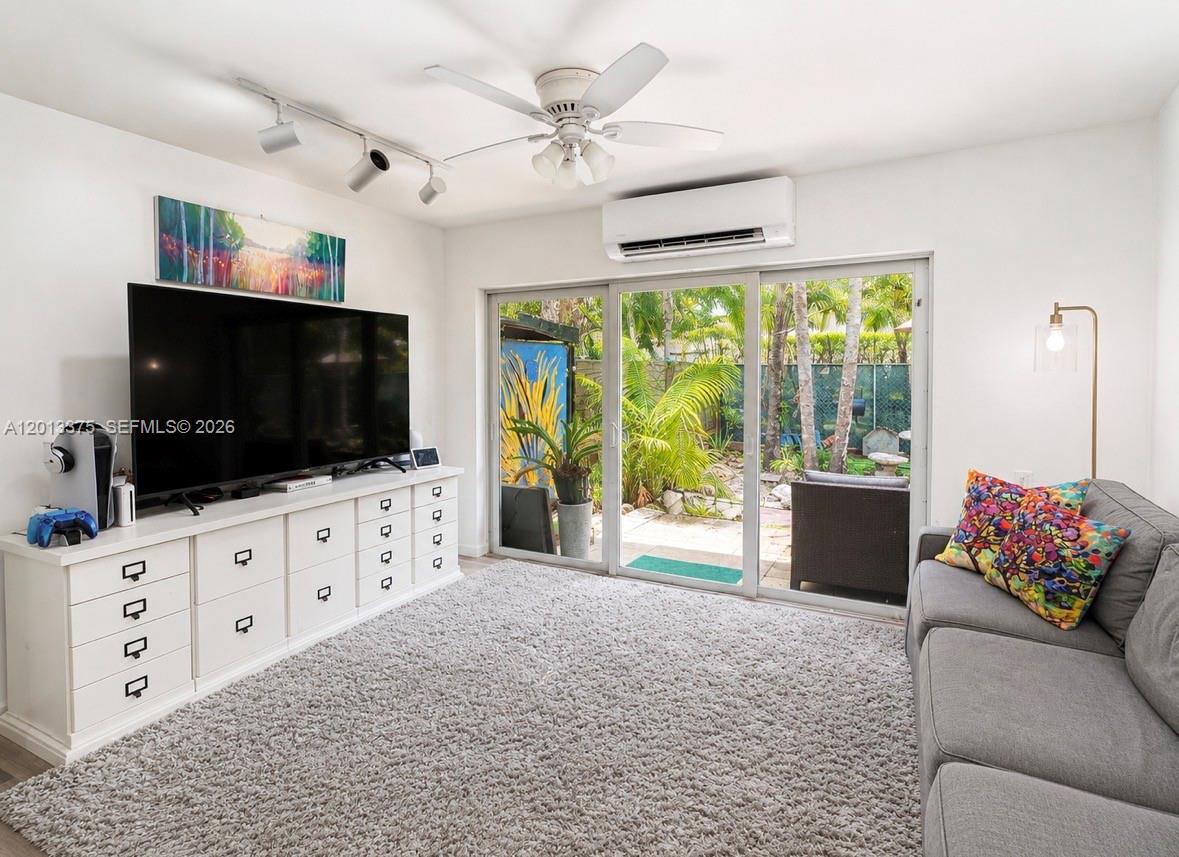 6834 SW 78th Ter South Miami, FL 33143