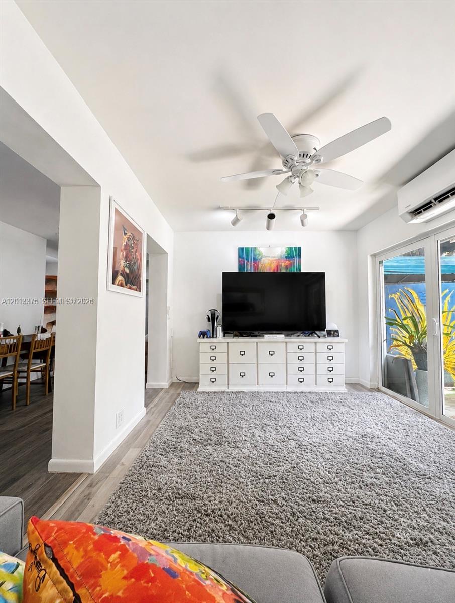 6834 SW 78th Ter South Miami, FL 33143