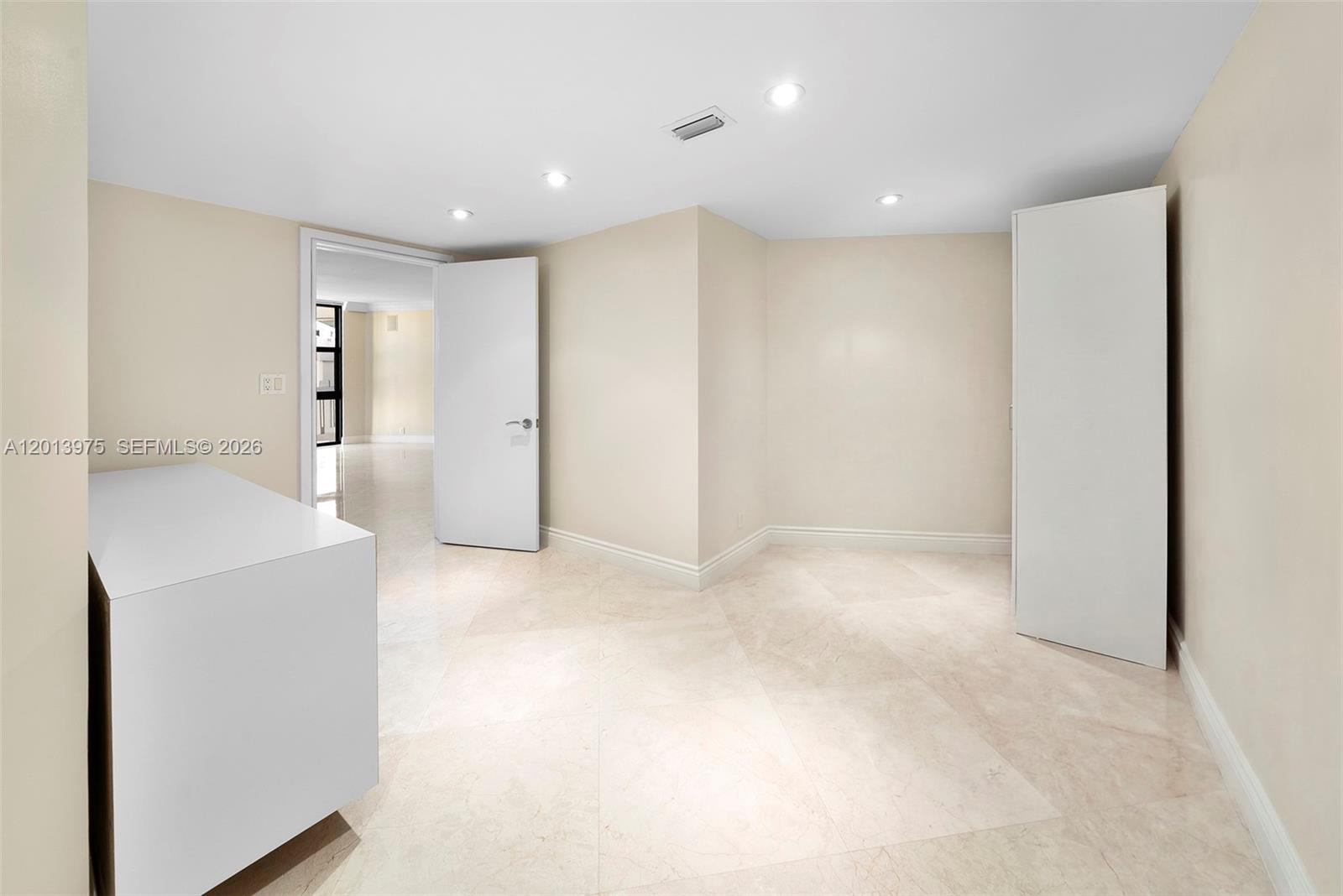 1121 Crandon Blvd #F1203 Key Biscayne, FL 33149