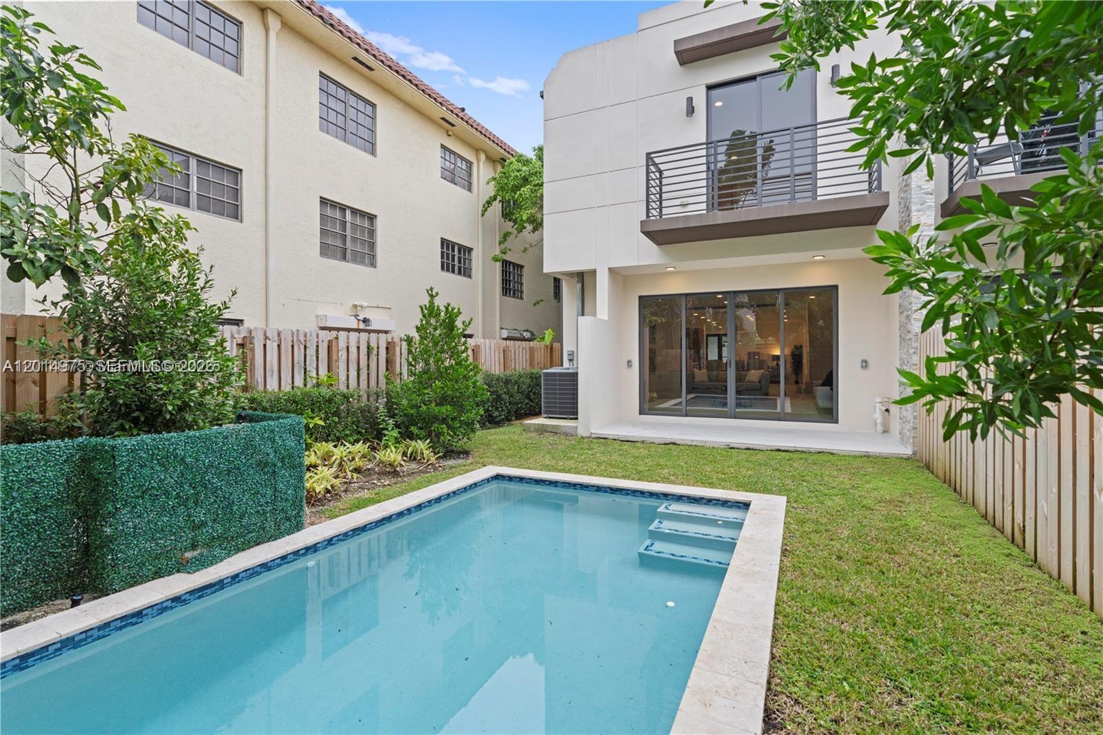 909 NE 16th Ave Fort Lauderdale, FL 33304