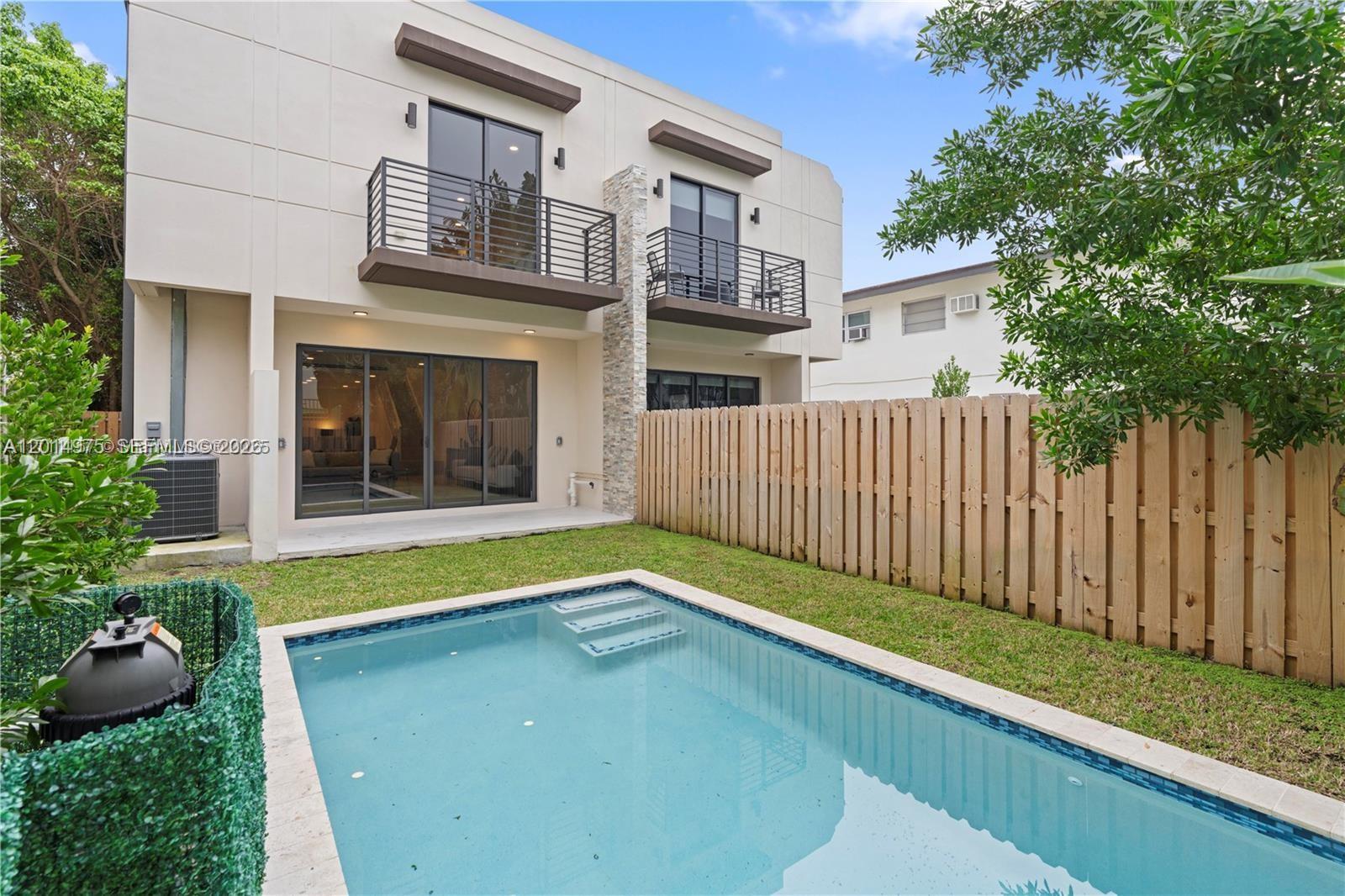 909 NE 16th Ave Fort Lauderdale, FL 33304