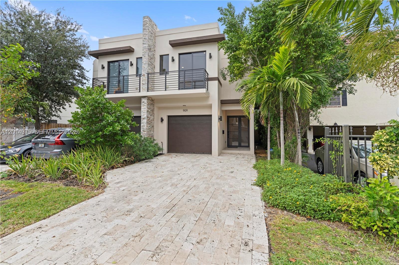 909 NE 16th Ave Fort Lauderdale, FL 33304