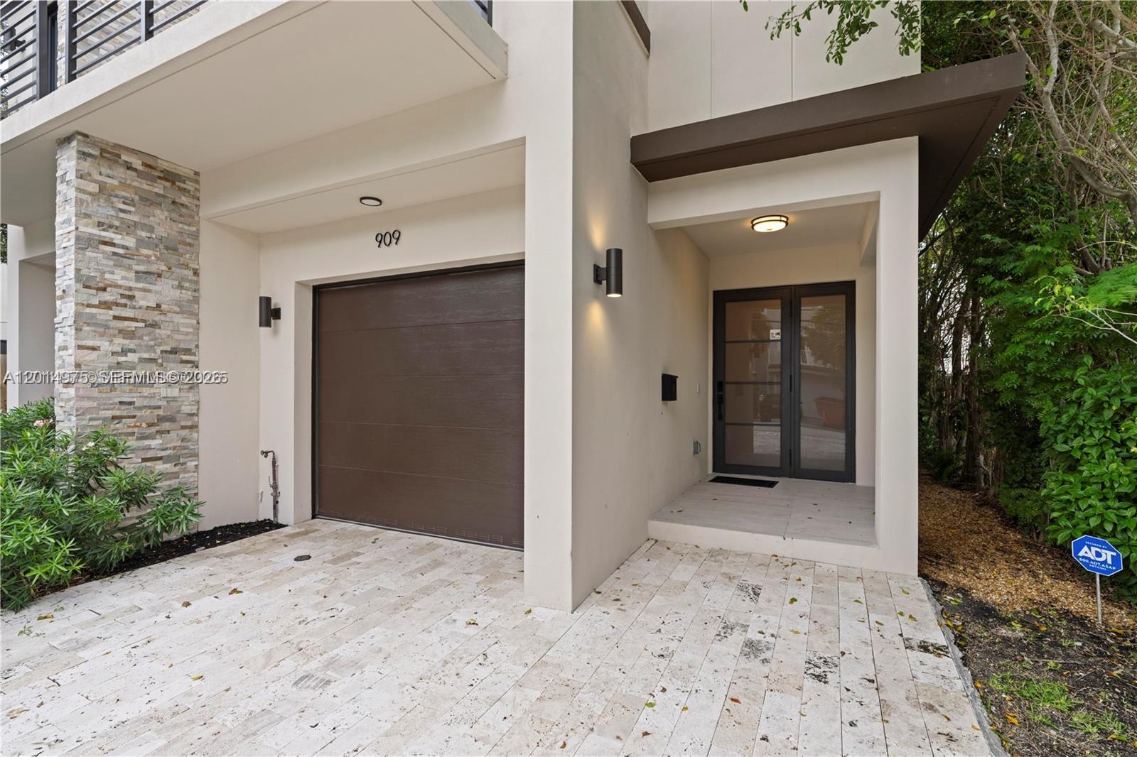 909 NE 16th Ave Fort Lauderdale, FL 33304
