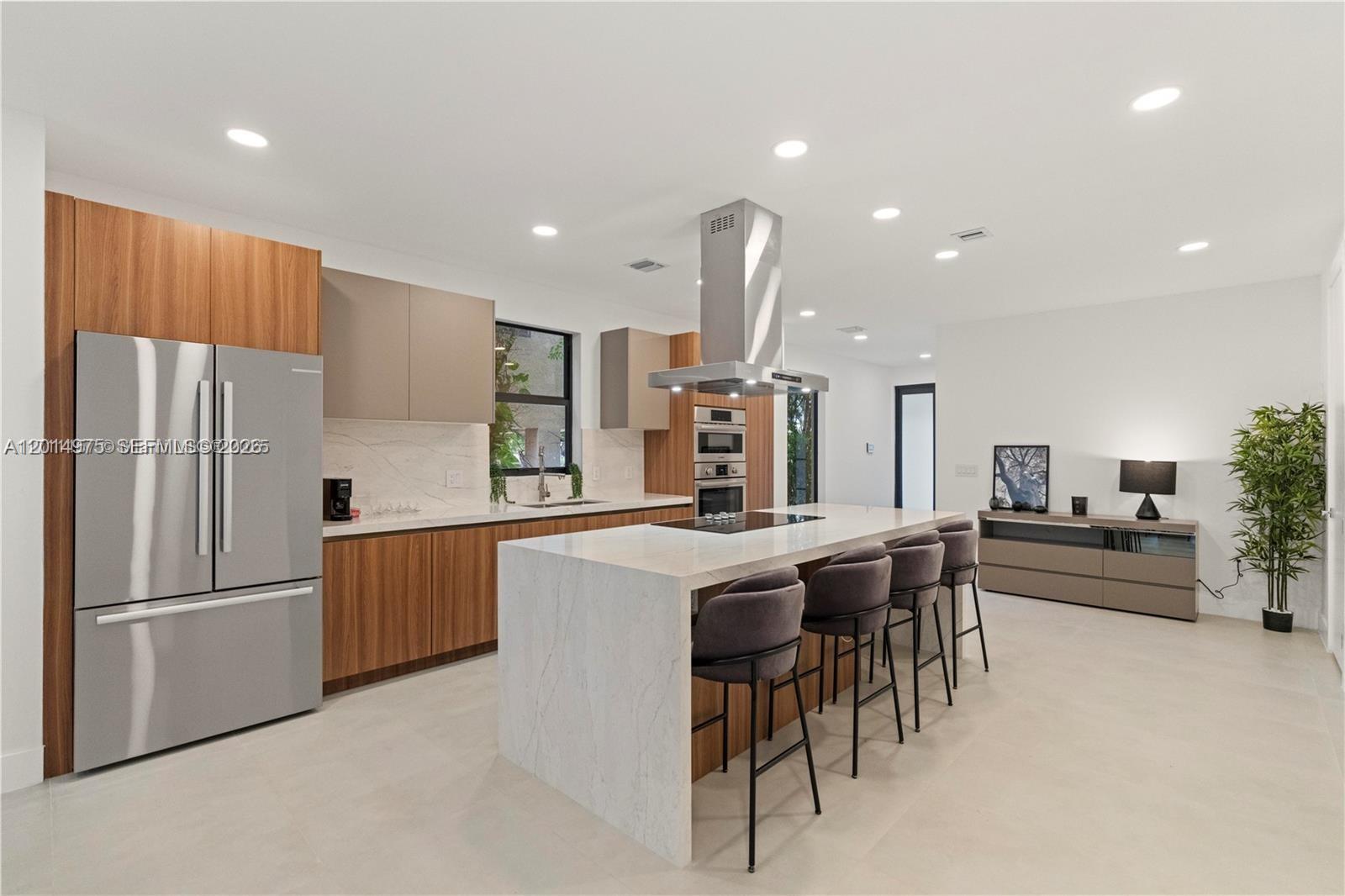 909 NE 16th Ave Fort Lauderdale, FL 33304