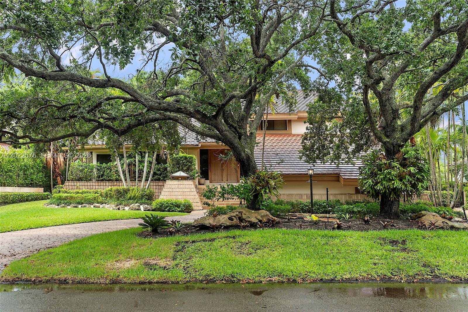 7244 E Lago Dr Coral Gables, FL 33143