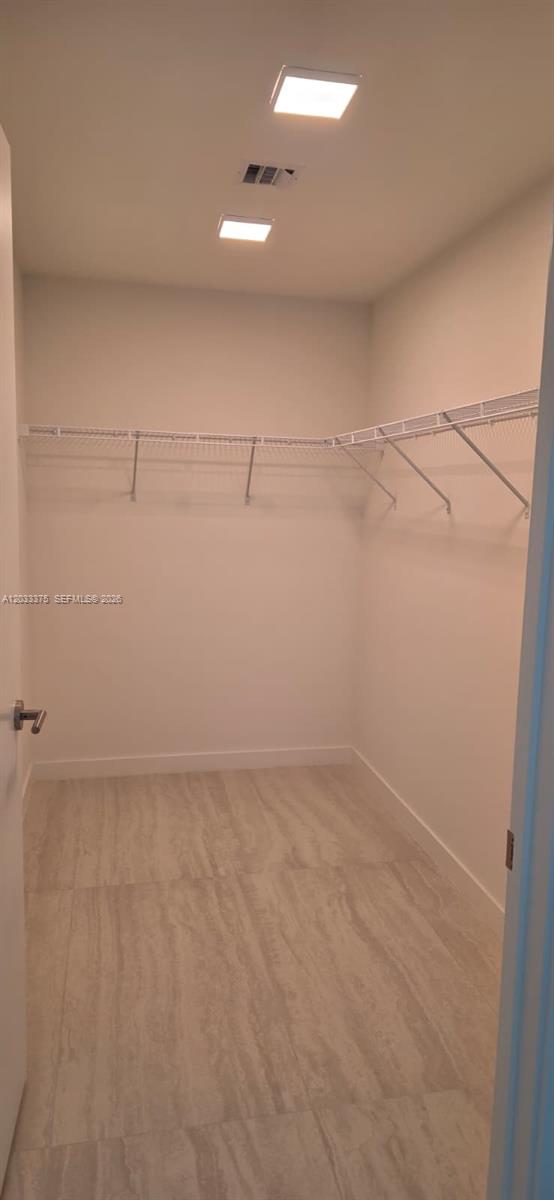 77 SE 5th St #2108 Miami, FL 33131
