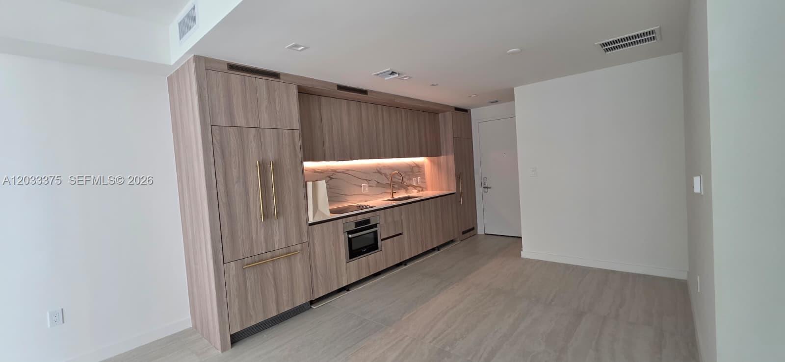 77 SE 5th St #2108 Miami, FL 33131