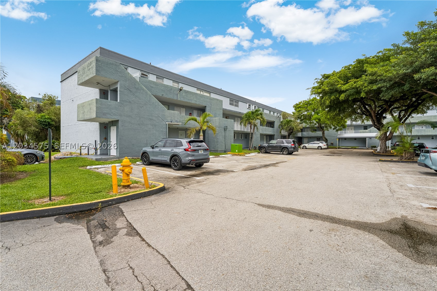 9371 Fontainebleau Blvd #I201 Miami, FL 33172