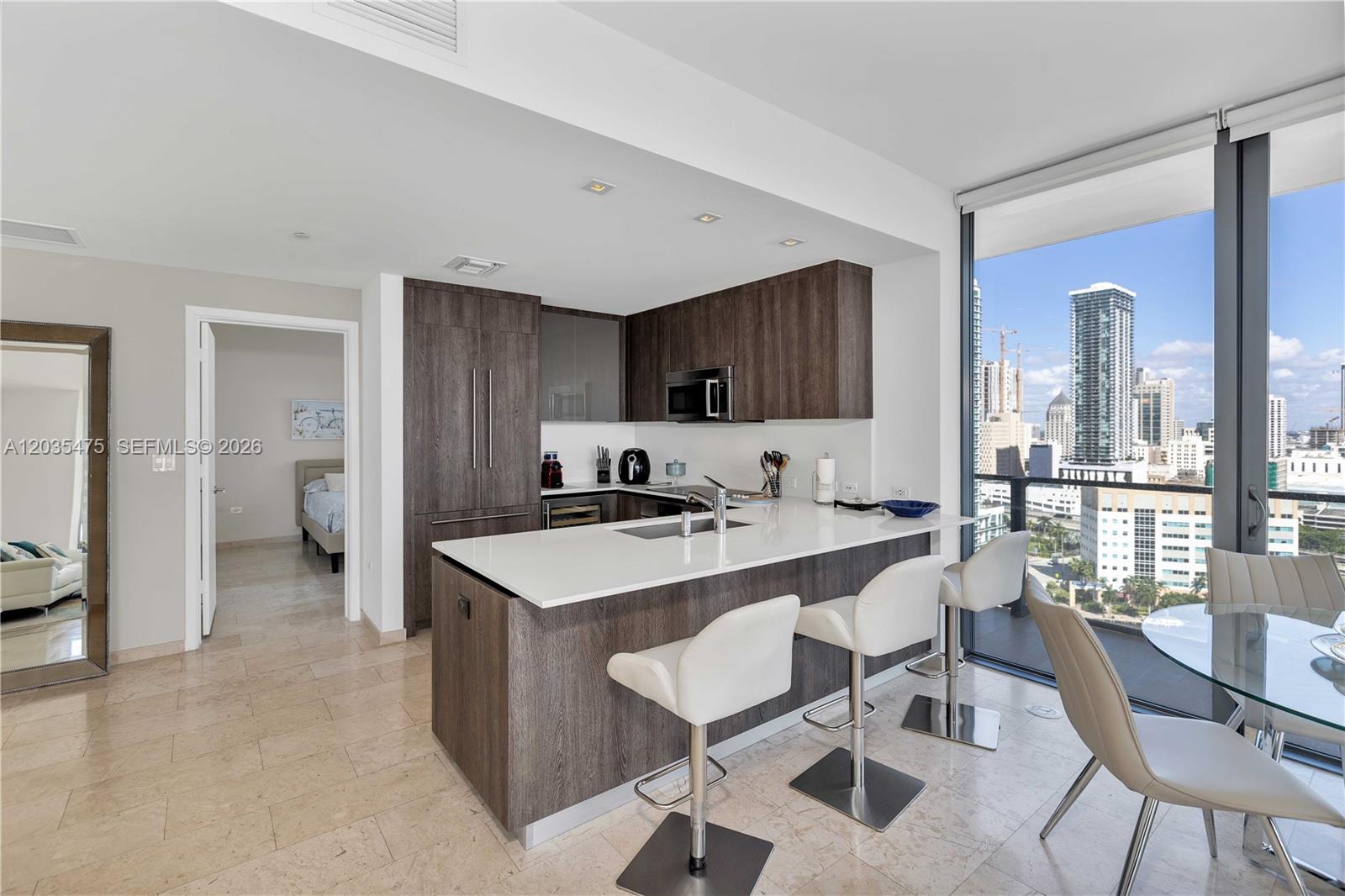 68 SE 6th #1611 Miami, FL 33131