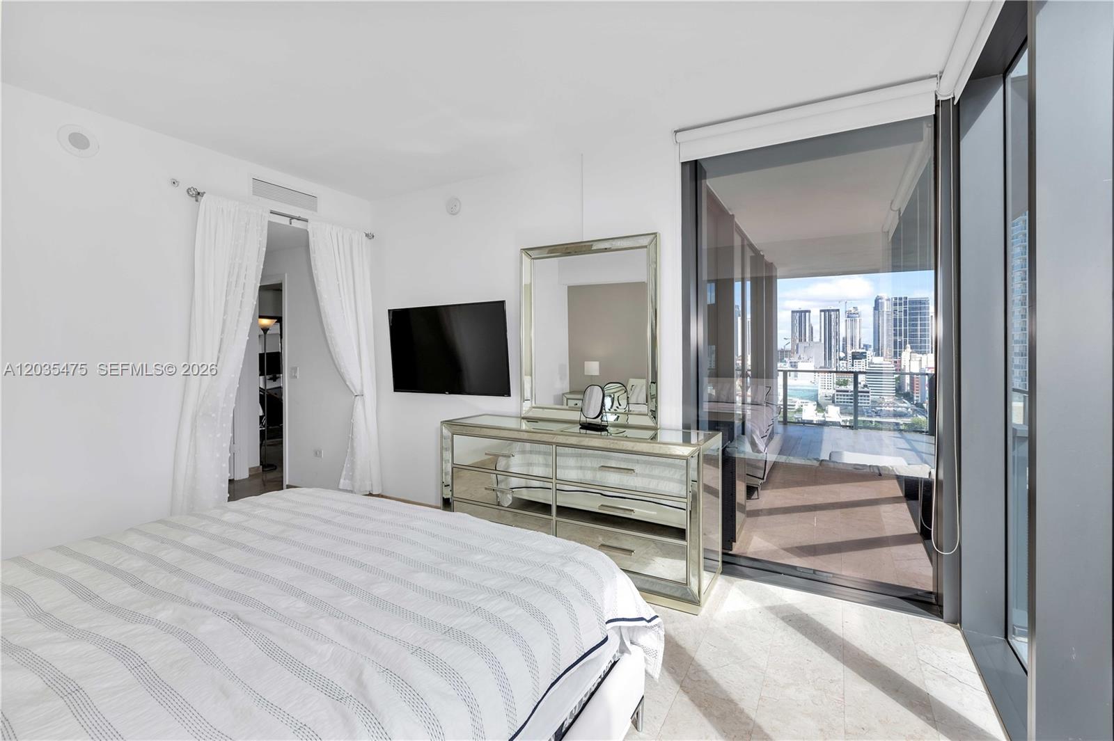 68 SE 6th #1611 Miami, FL 33131