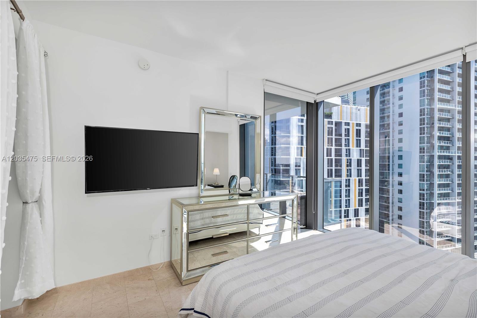 68 SE 6th #1611 Miami, FL 33131