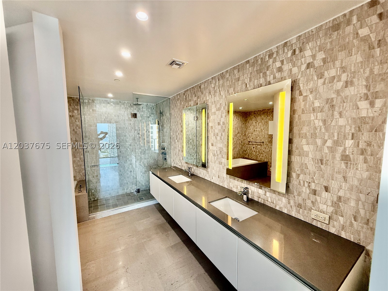 image Reach Brickell City Centre21