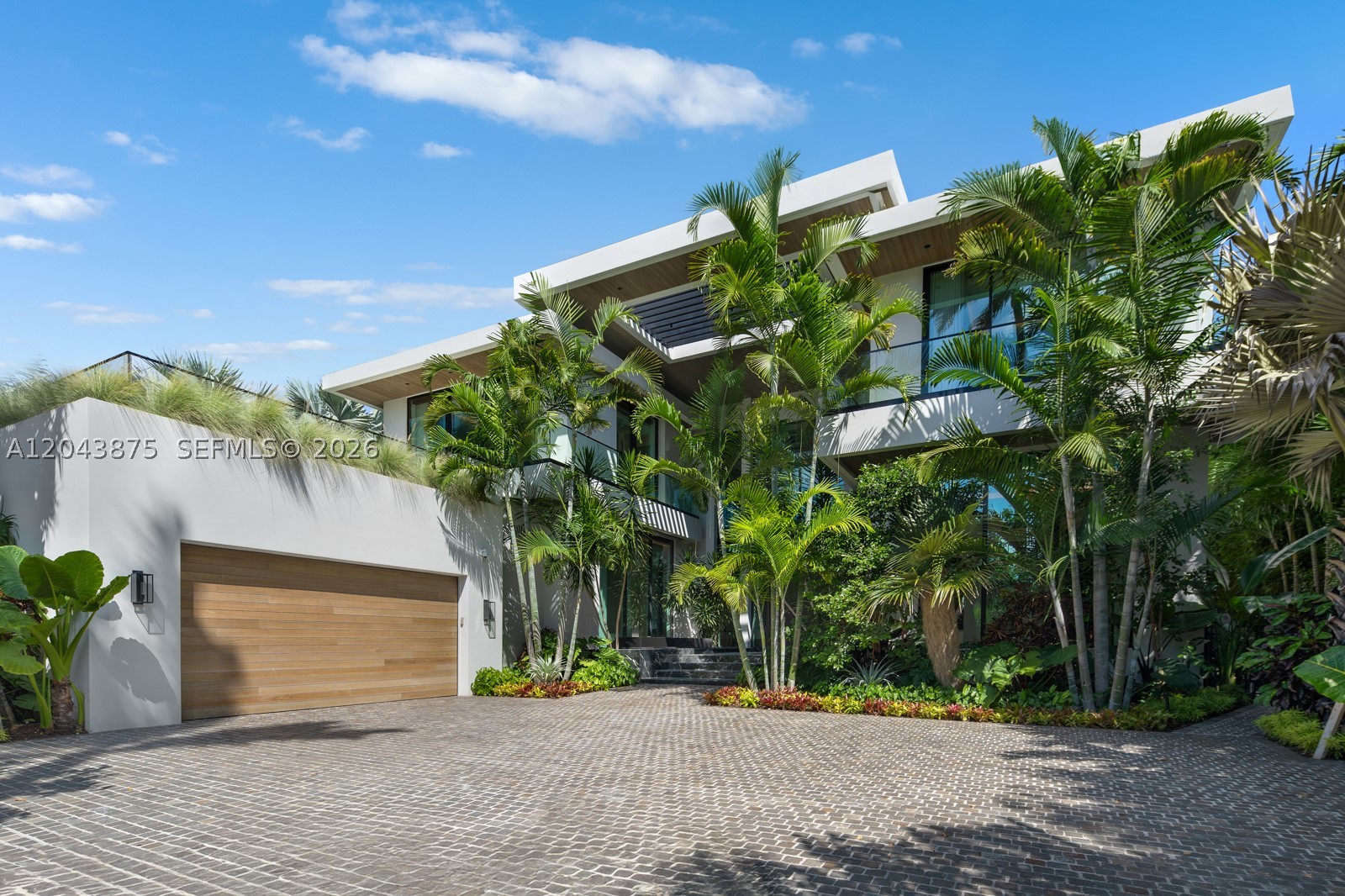58 La Gorce Cir Miami Beach, FL 33141