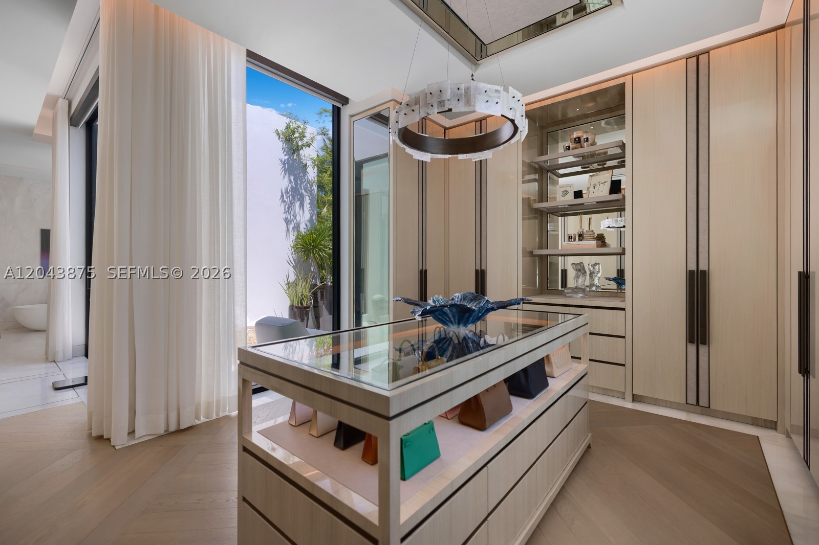 58 La Gorce Cir Miami Beach, FL 33141