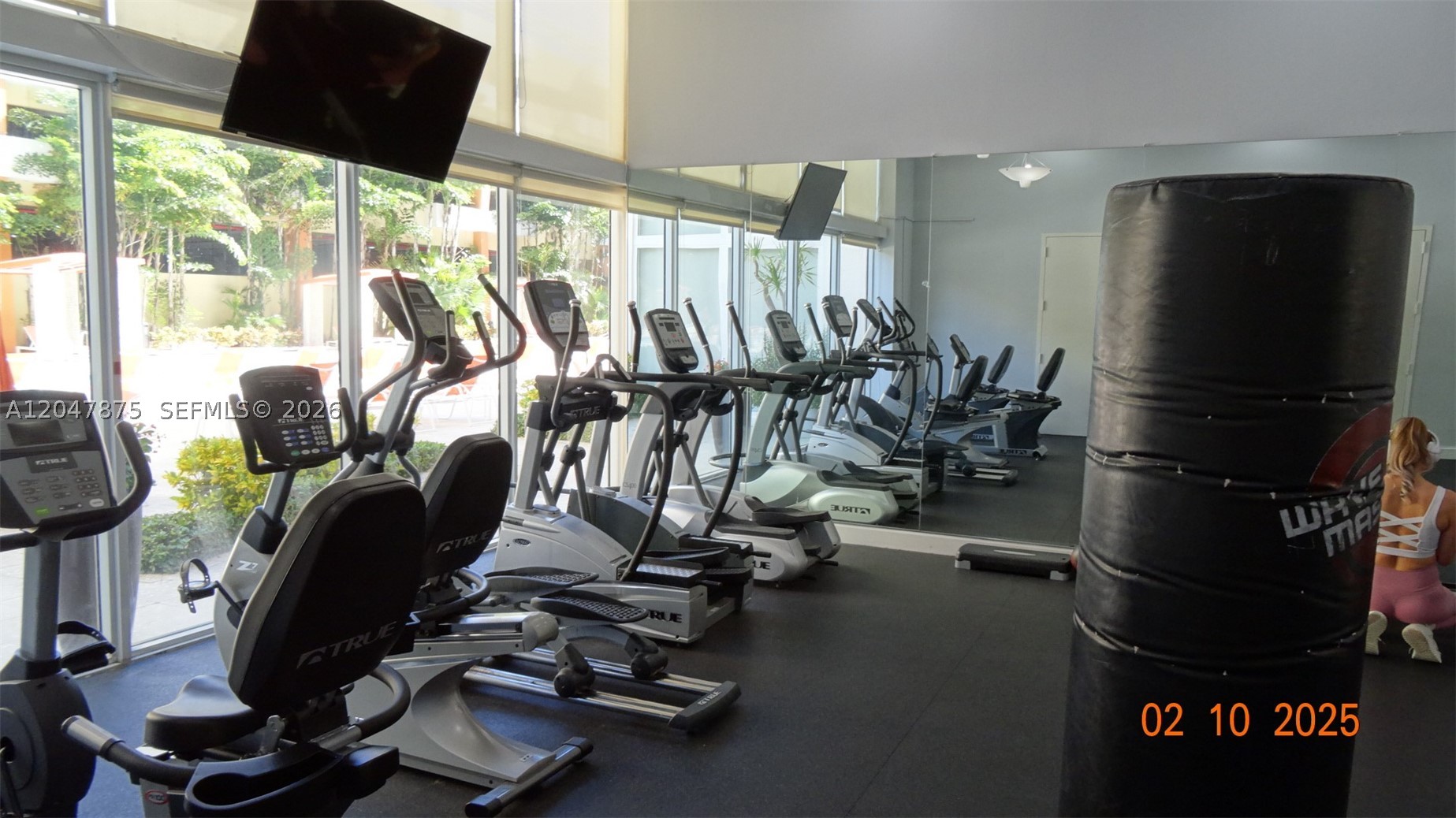 image The Venture at Aventura18