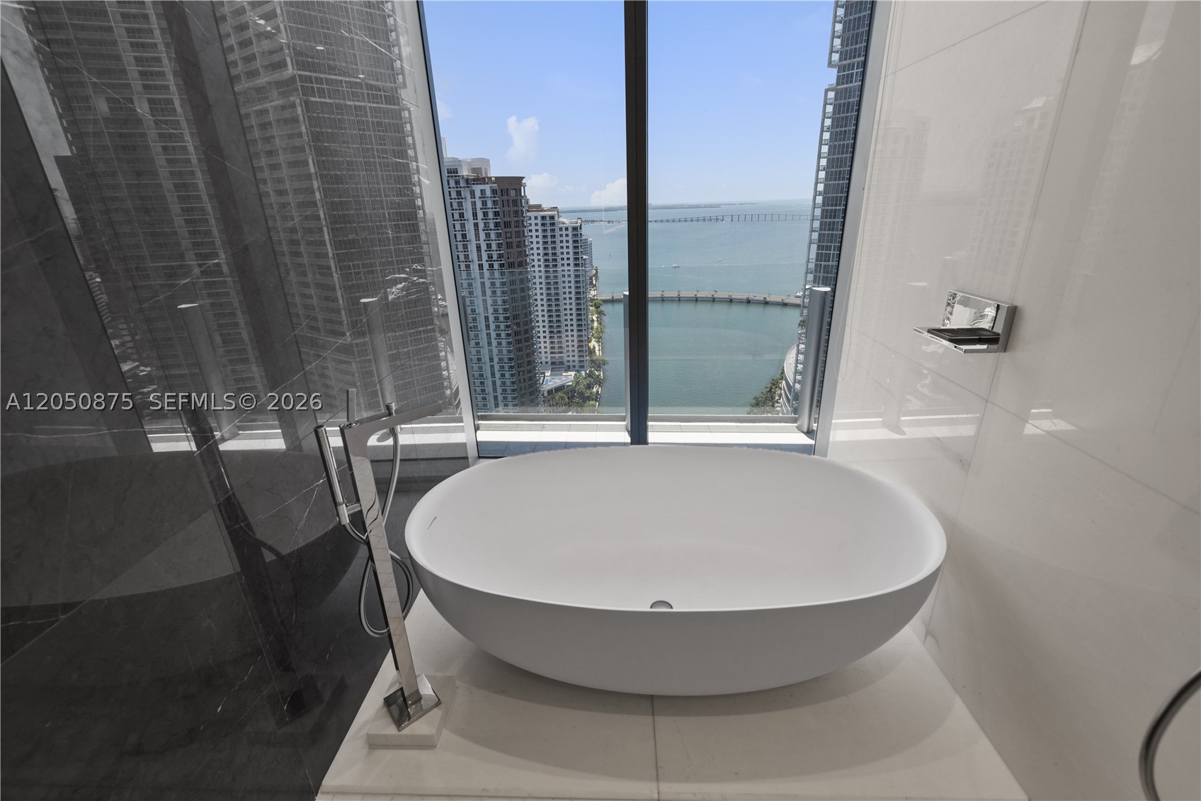 300 Biscayne Blvd Way #3104 Miami, FL 33131