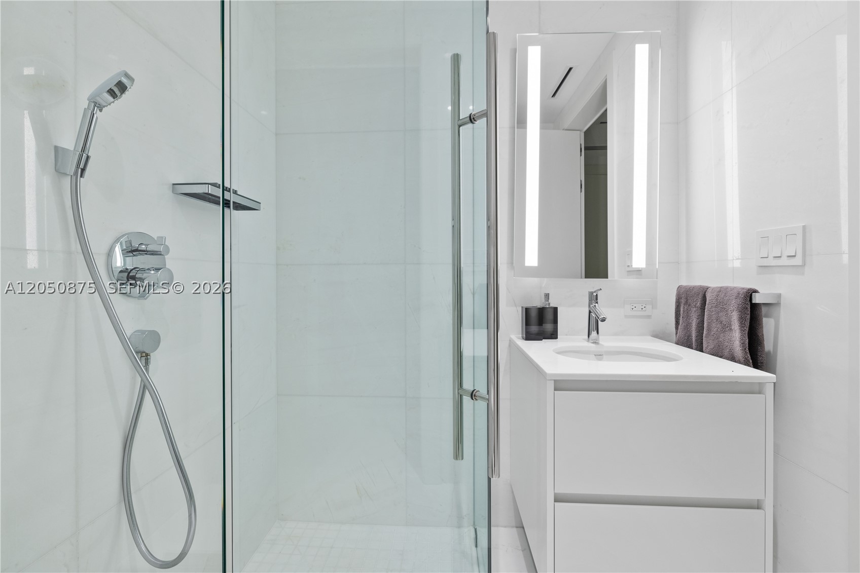 300 Biscayne Blvd Way #3104 Miami, FL 33131