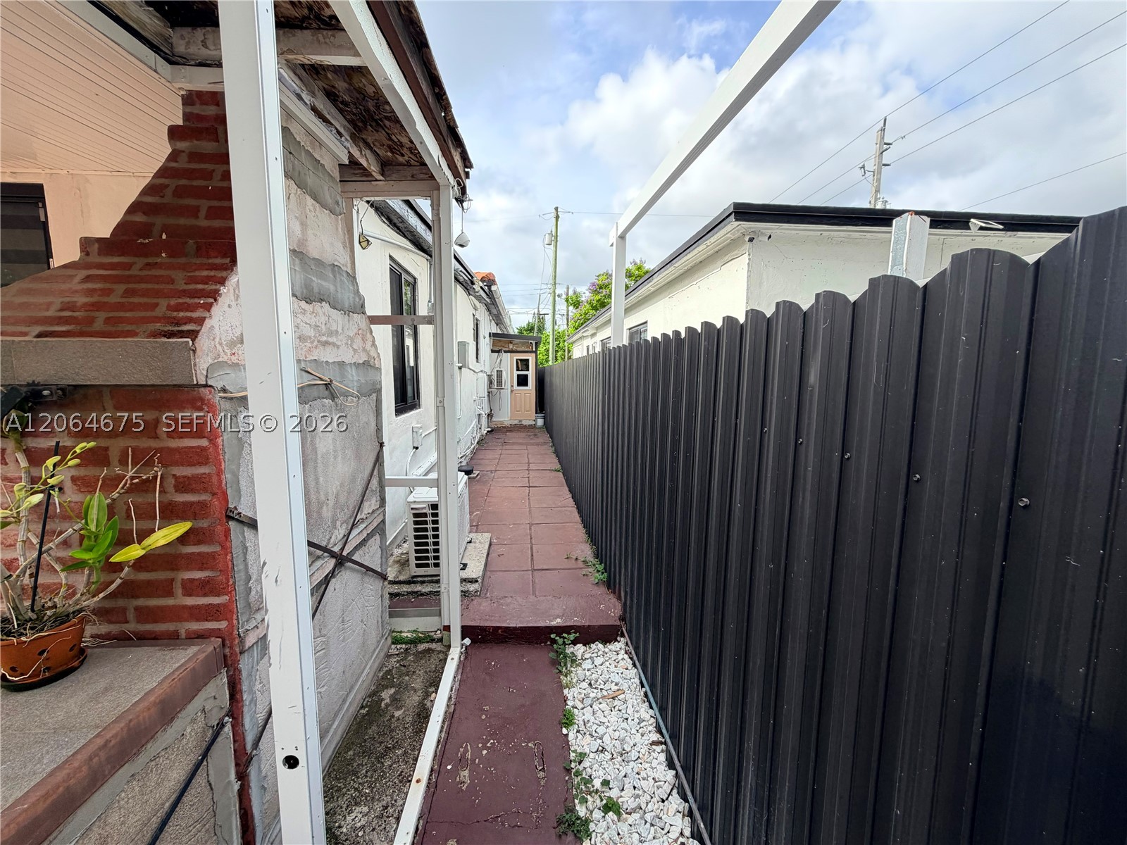 1525 SW 19th Ter Miami, FL 33145