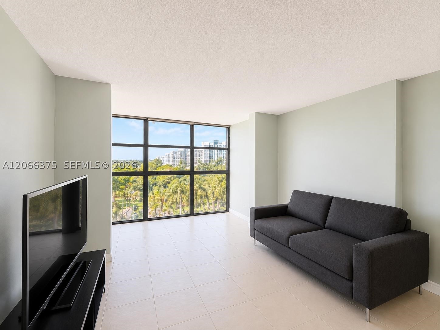 200 Leslie Dr #727