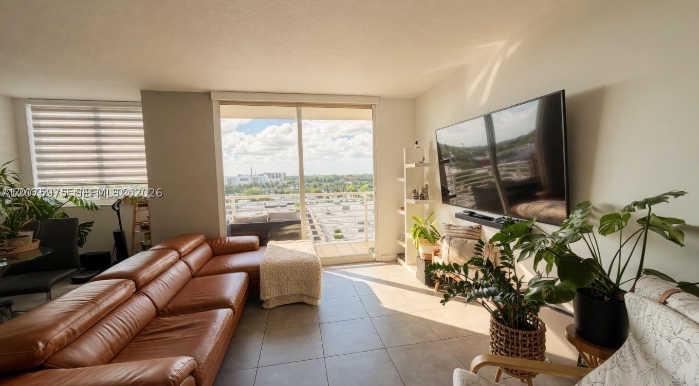 image The Venture at Aventura2