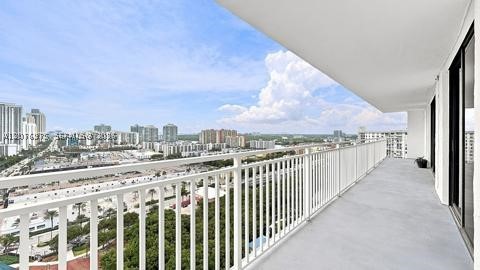 image Winston Towers 6002
