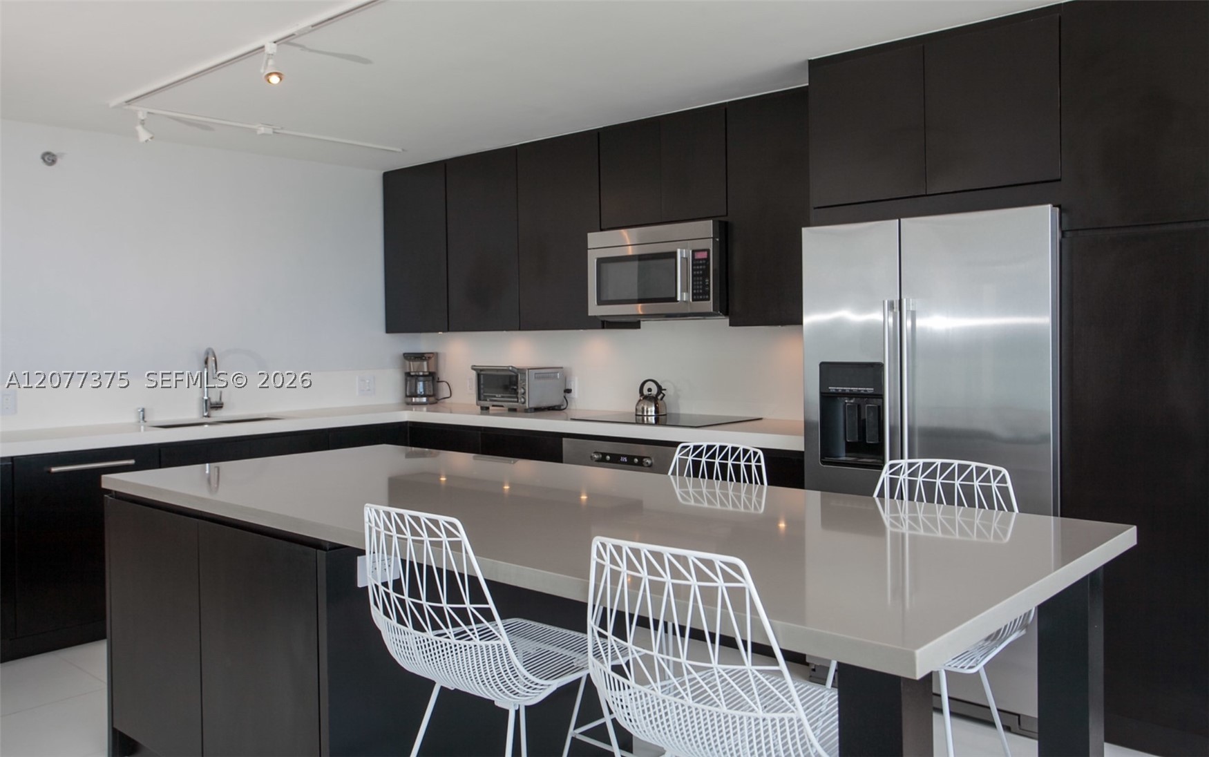 400 S Pointe Dr #1906 Miami Beach, FL 33139