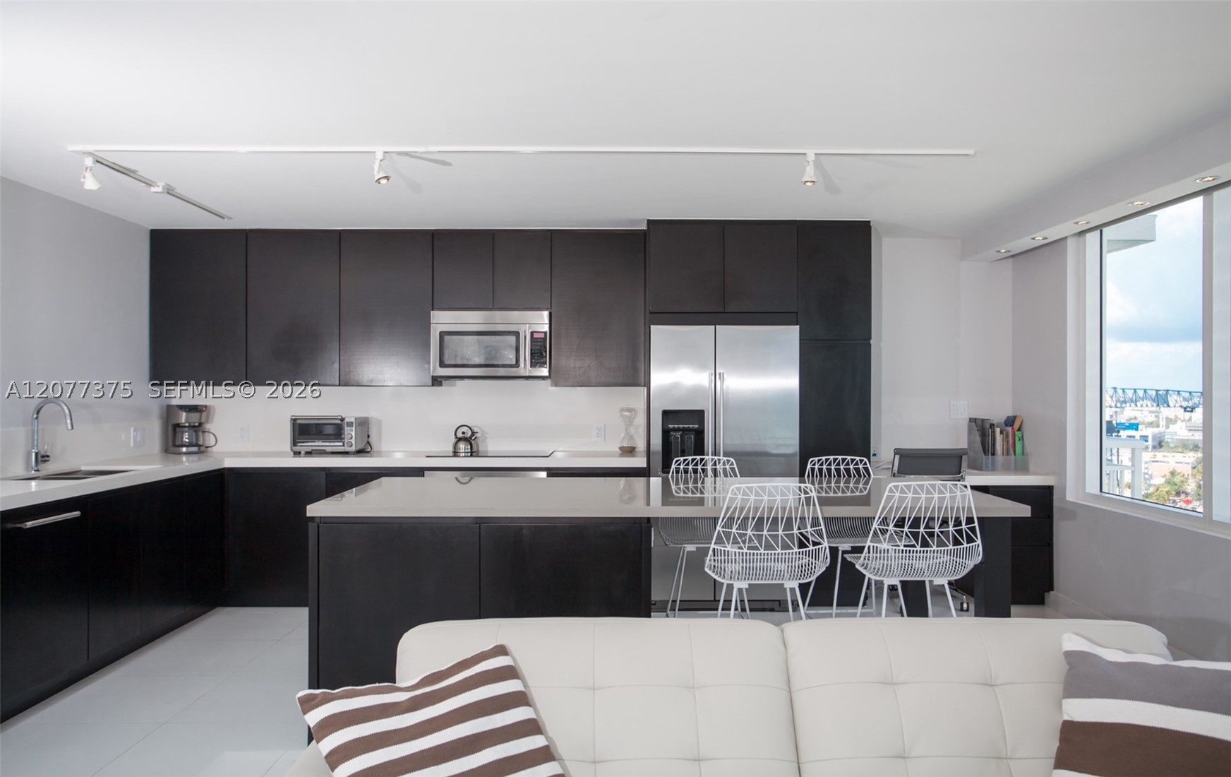 400 S Pointe Dr #1906 Miami Beach, FL 33139